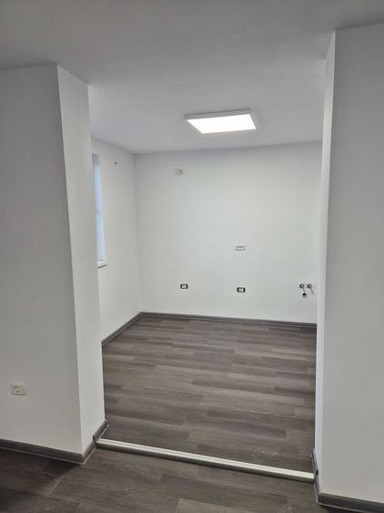 Apartament cu 3 camere decomandat în Săvinești