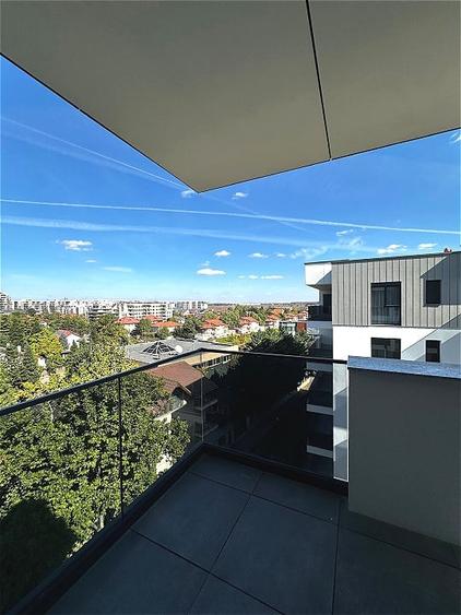 Apartament cu 3 camere semidecomandat în Pipera