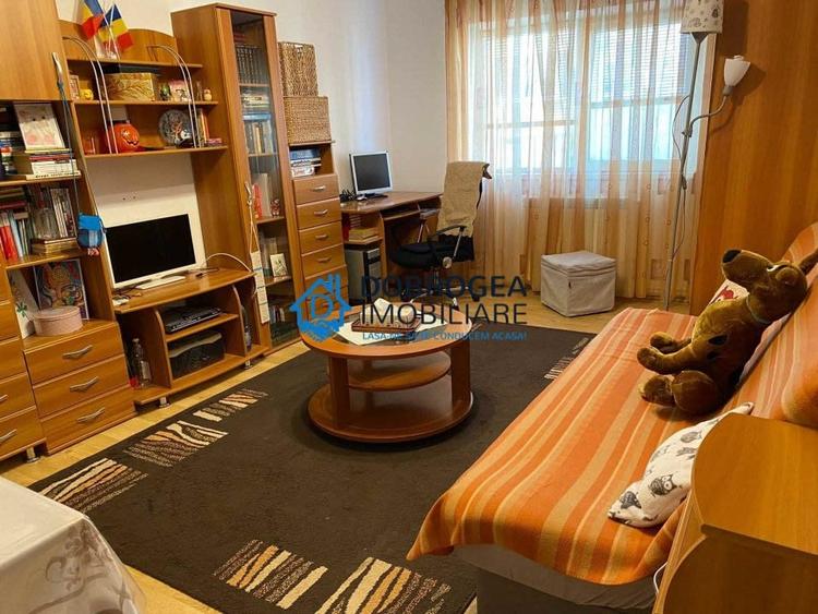 Apartament cu 3 camere decomandat, mobilat în C5