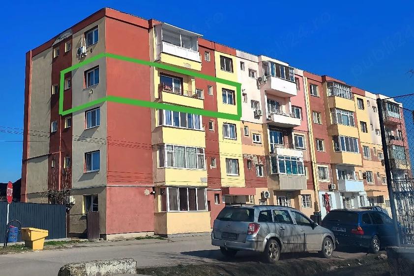 Apartament cu 3 camere semidecomandat, mobilat în Central