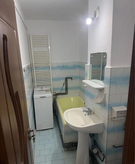 Apartament cu 3 camere decomandat în Exterior Vest