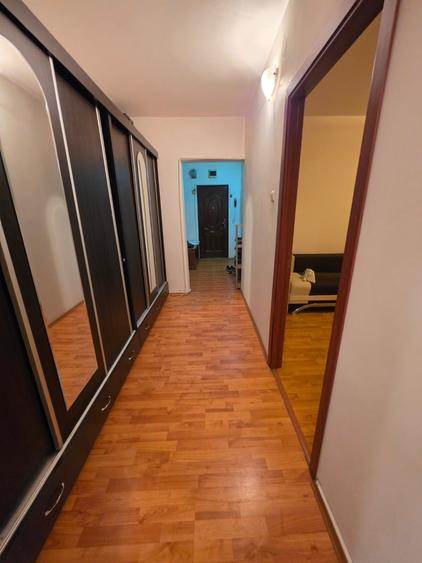 Apartament cu 3 camere decomandat în Dristor