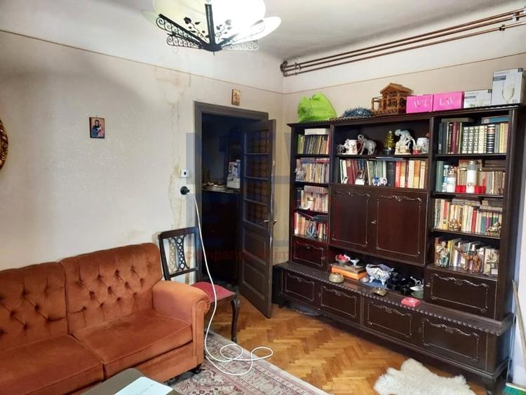Apartament cu 4 camere semidecomandat, mobilat în Unirii