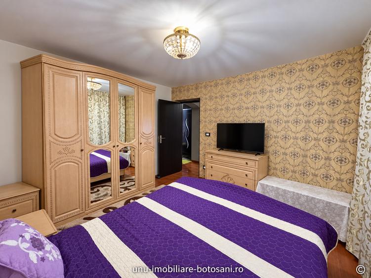 Apartament cu 3 camere decomandat în Central