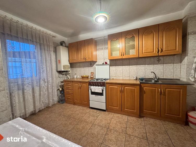 Apartament cu 3 camere decomandat în Mioriței
