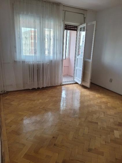 Apartament cu 2 camere semidecomandat, mobilat în Complex Studențesc