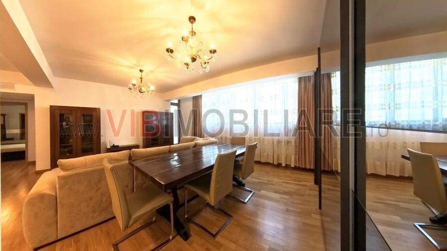 Apartament cu 3 camere semidecomandat, mobilat în Arcul de Triumf