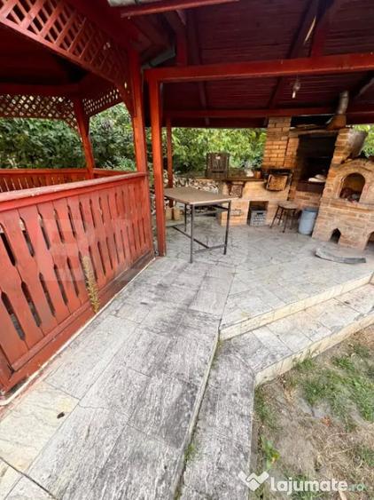 Casă cu 3 camere cu Teren 1500 Mp în Central