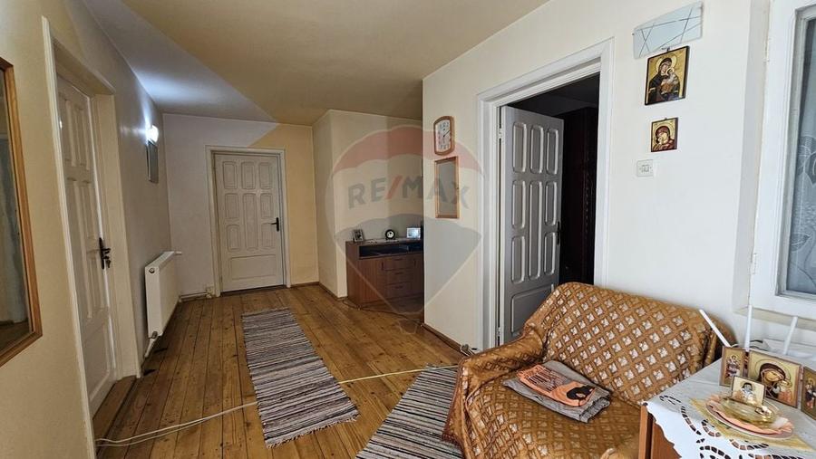 Casă cu 5 camere cu Teren 2078 Mp în Bogata