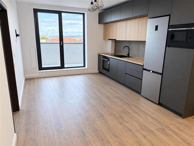 Apartament cu 3 camere circular, mobilat în Mărăști