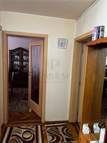 Apartament cu 4 camere decomandat în Lipovei