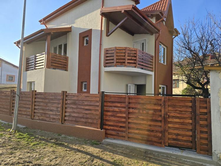 Casă cu 4 camere în Central