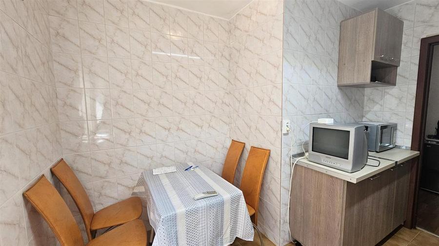Apartament cu 3 camere decomandat, mobilat în Brâncoveanu