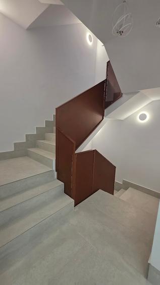Apartament cu 3 camere semidecomandat în Timpuri Noi
