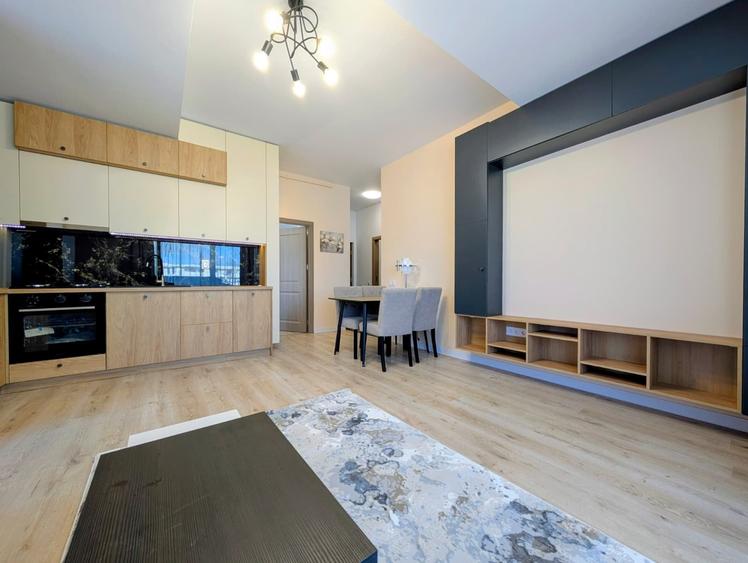 Apartament cu 3 camere semidecomandat în Florești