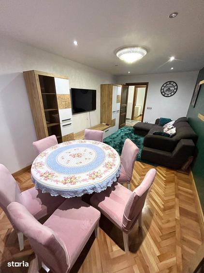 Apartament cu 3 camere decomandat în Central