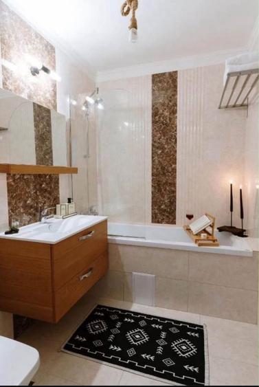 Apartament cu 3 camere decomandat în Central