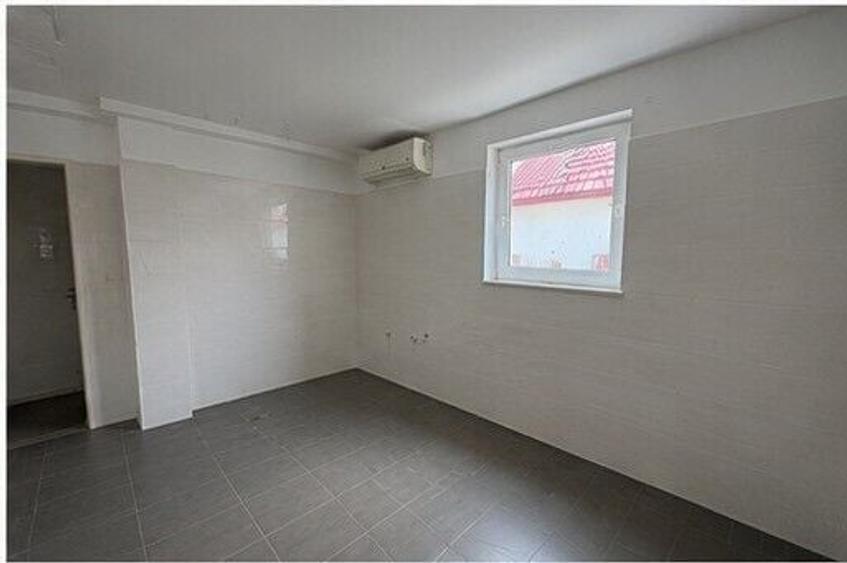 Casă individuală cu 6 camere cu Canalizare în Theodor Pallady
