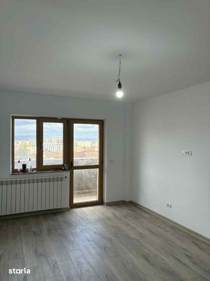 Apartament cu 3 camere decomandat în Astra