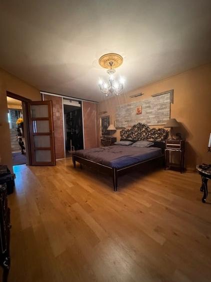 Casă cu 6 camere cu Teren 1576 Mp în Băneasa