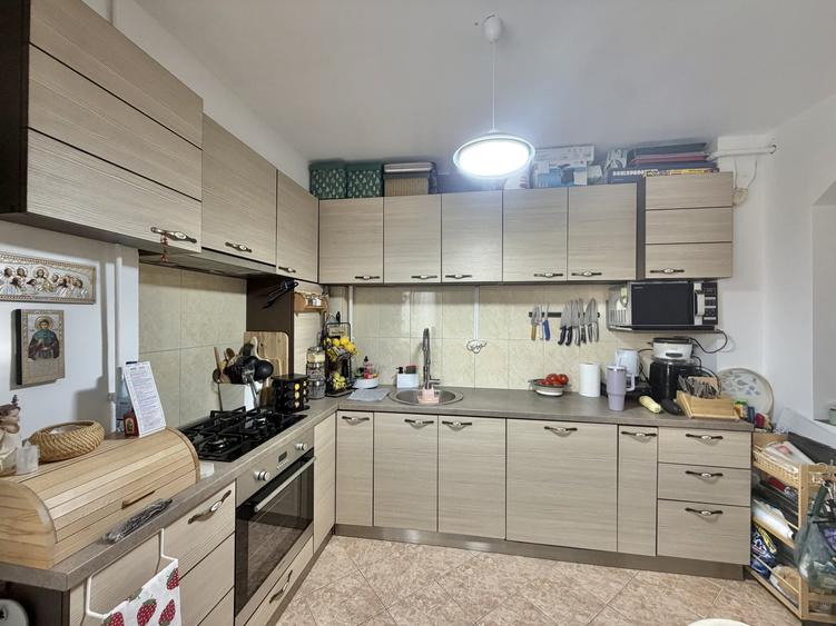 Apartament cu 2 camere decomandat, mobilat în Dâmbovița