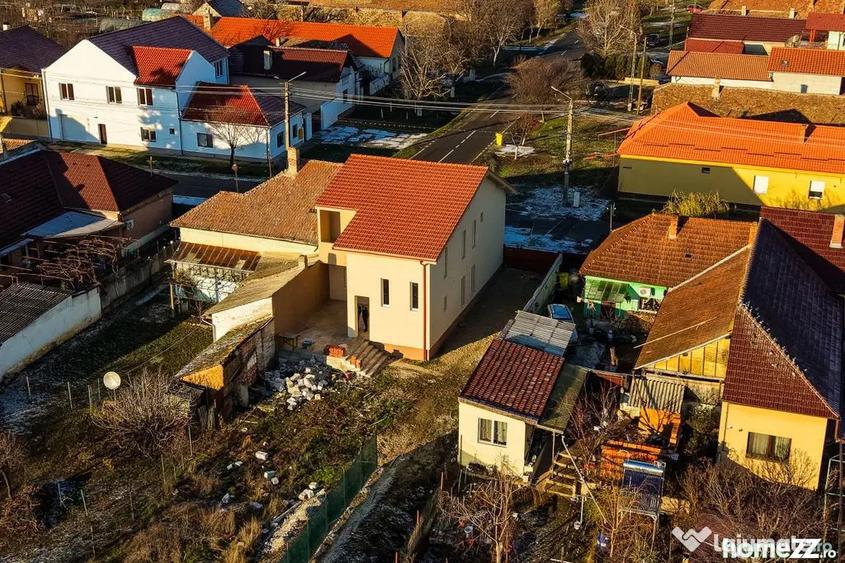 Casă cu 4 camere cu Canalizare în Aradul Nou
