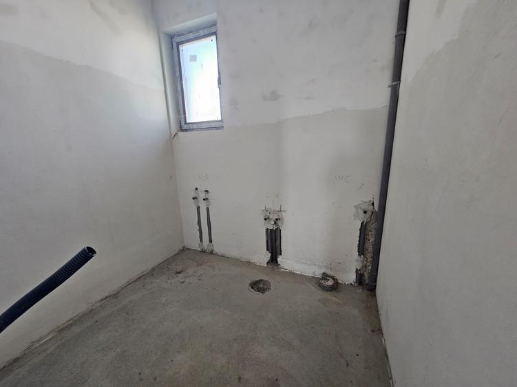 Duplex cu 4 camere cu Canalizare în Vest