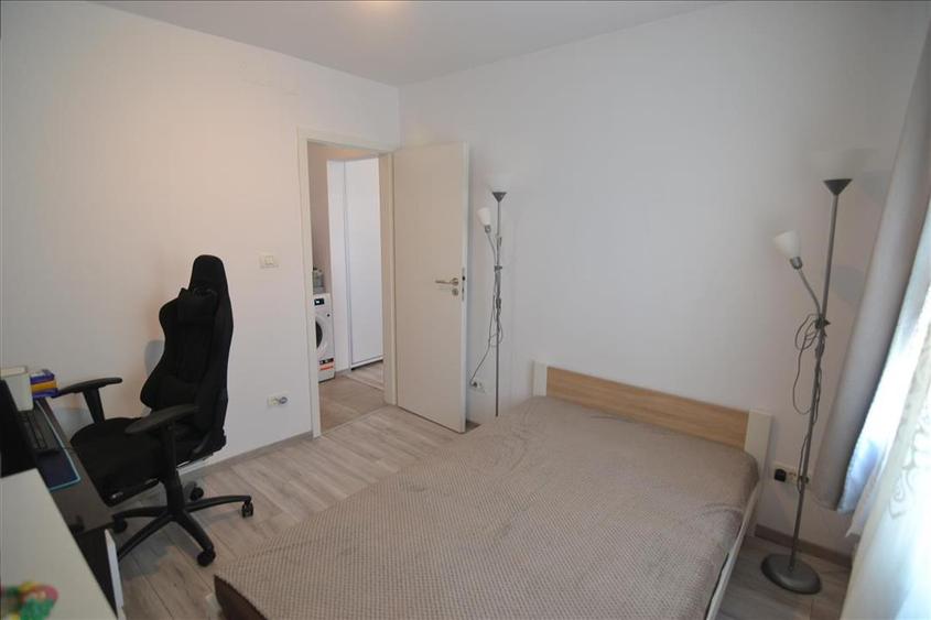 Apartament cu 2 camere semidecomandat în Florilor