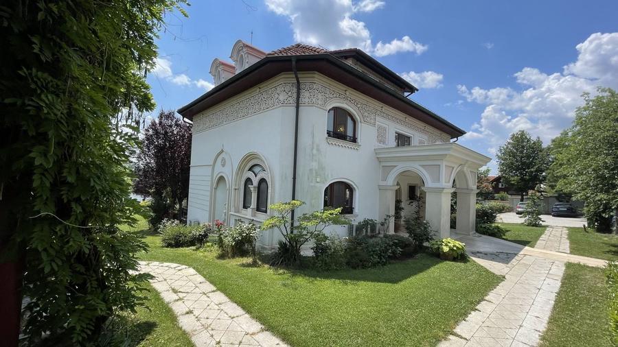 Casă individuală cu 10 camere cu Piscina în Balotești