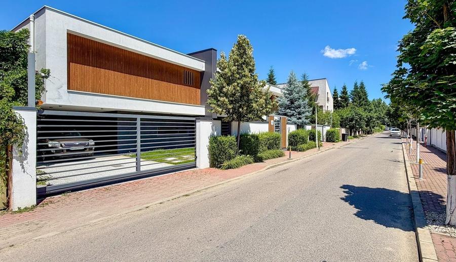 Casă cu 6 camere cu Teren 1000 Mp în Pipera