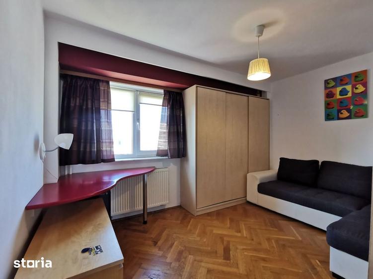 Apartament cu 3 camere decomandat, mobilat în Central