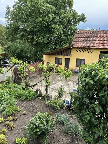 Casă cu 4 camere în Câmpuri-Surduc