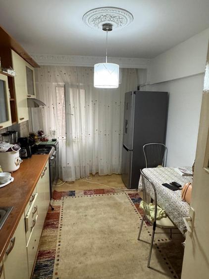 Apartament cu 4 camere decomandat, mobilat în Dacia
