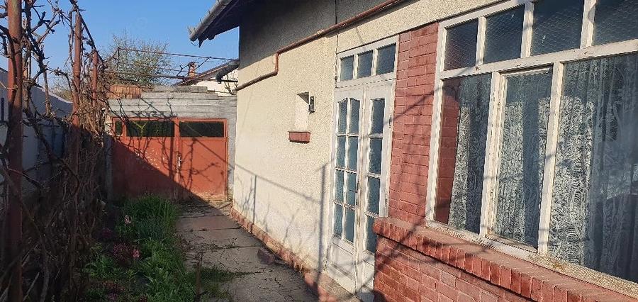 Casă cu 2 camere cu Teren 3000 Mp în Central