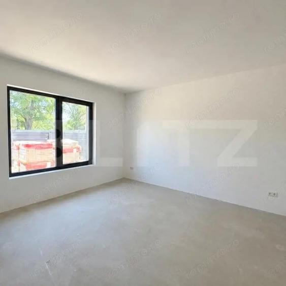 Casă cu 7 camere cu Teren 329 Mp în Central