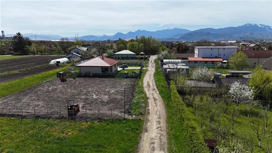 Teren Construcții intravilan de 500 mp, în Stupini