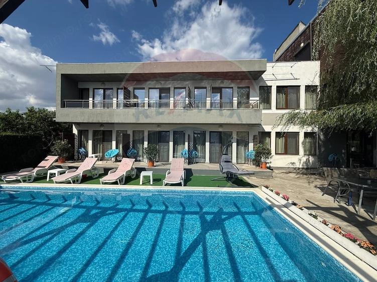 Casă cu 10 camere cu Teren 568 Mp în Corbu
