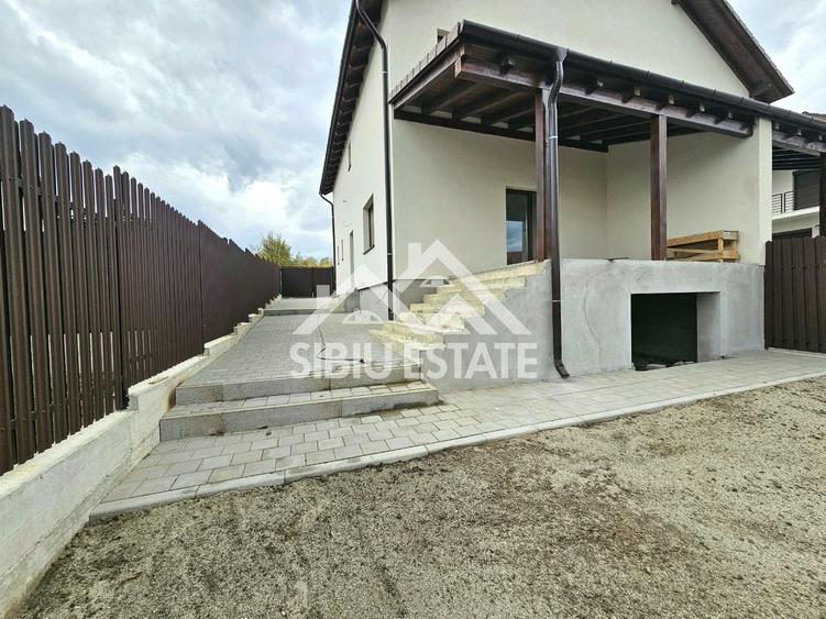 Duplex cu 4 camere cu Canalizare în Arhitecților - Calea Cisnădiei