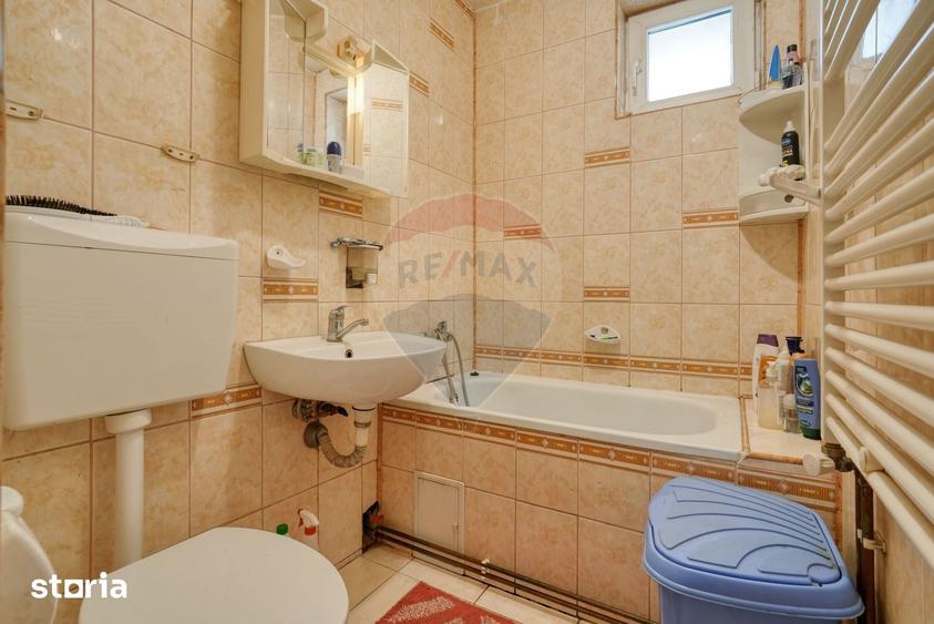 Casă cu 6 camere cu Teren 416.37 Mp în Bartolomeu