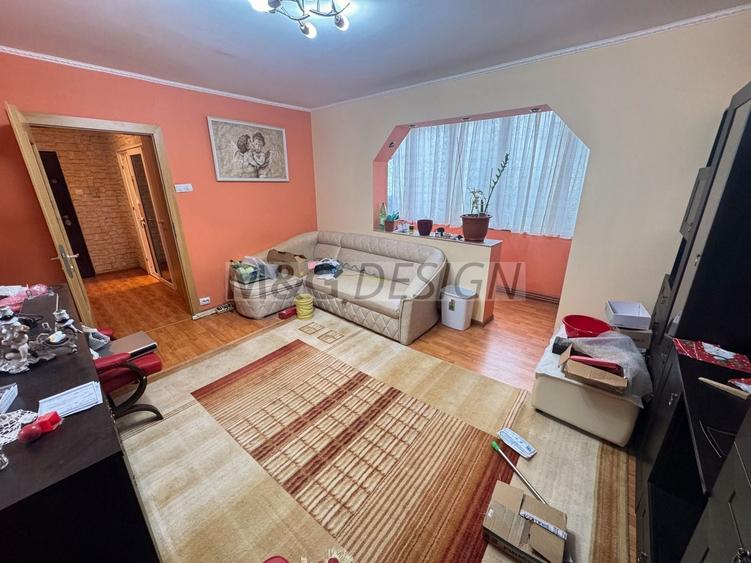 Apartament cu 3 camere decomandat, mobilat în Girocului