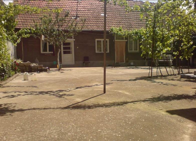 Casă cu 4 camere în Cermei