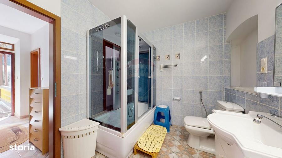 Casă cu 3 camere cu Teren 1049 Mp în Central