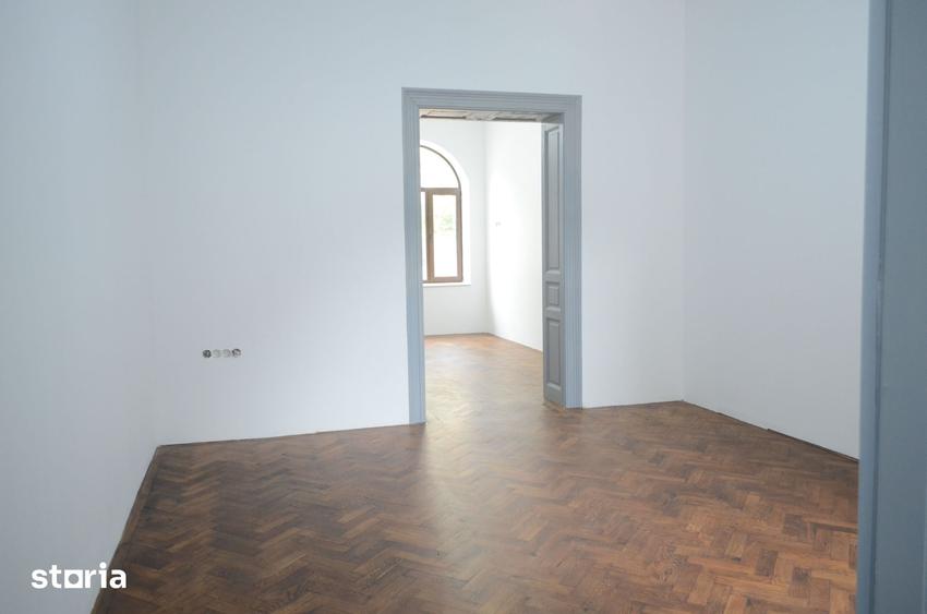 Apartament cu 4 camere în Central