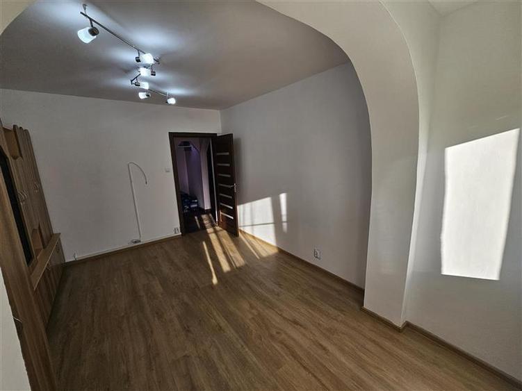 Apartament cu 2 camere decomandat în Micro I