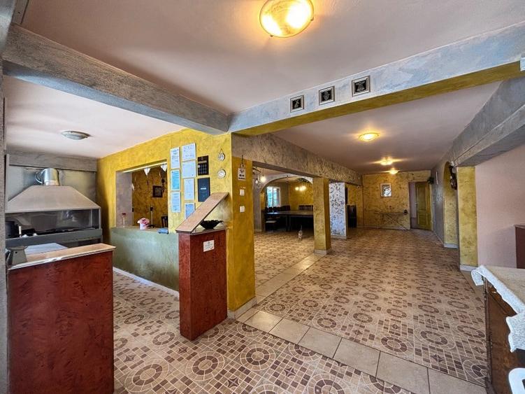 Casă cu 7 camere cu Teren 798 Mp în Costi