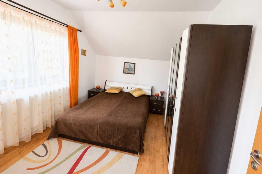 Casă cu 3 camere în Șura Mare