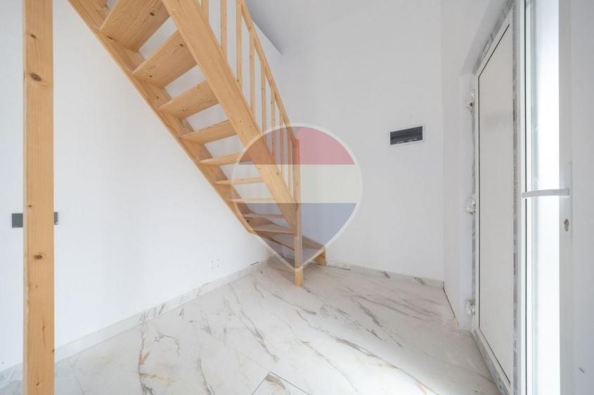 Casă individuală cu 5 camere cu Teren 486 Mp în Sânpetru