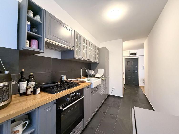 Apartament cu 3 camere semidecomandat, mobilat în Titulescu