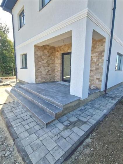 Casă cu 4 camere cu Canalizare în Central