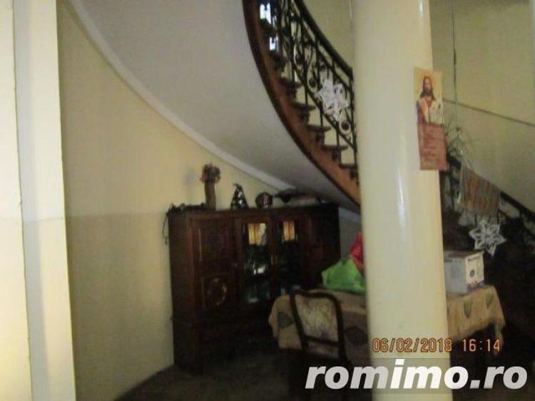 Casă cu 14 camere cu Teren 550 Mp în Romană